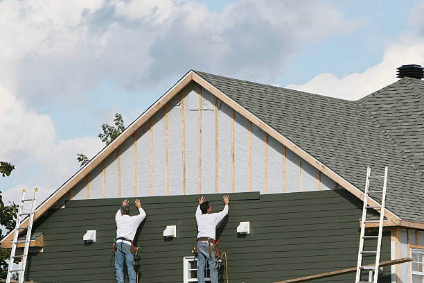 Professional Siding Replacement technician working in Middletown, IN